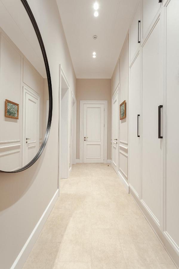 New! Luxury Apartment In The Center Of Odessa Overlooking Deribasovskaya Str. Low Price! Exterior foto