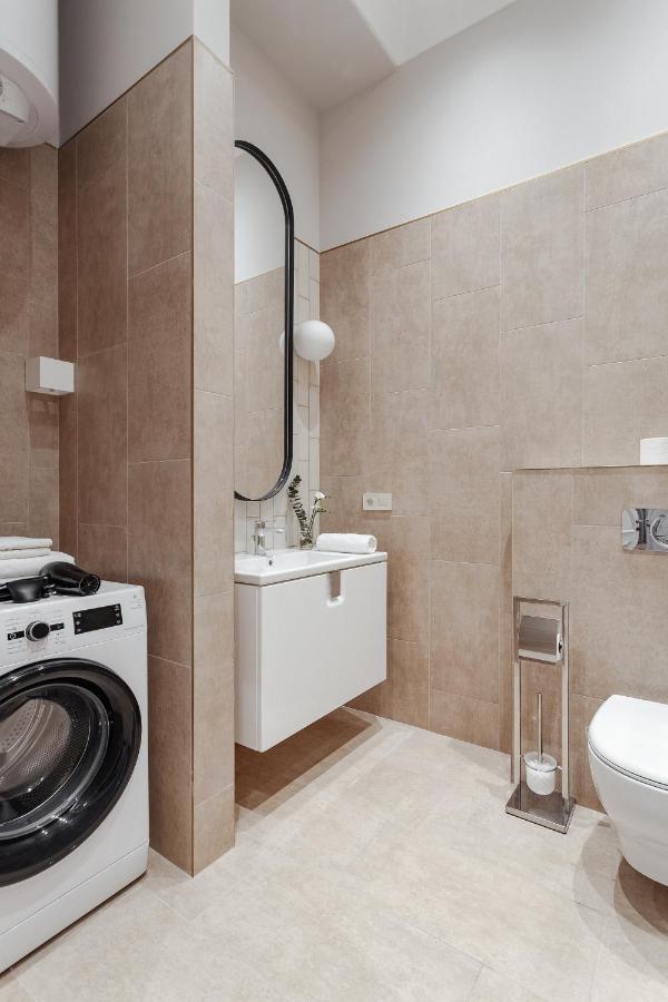 New! Luxury Apartment In The Center Of Odessa Overlooking Deribasovskaya Str. Low Price! Exterior foto