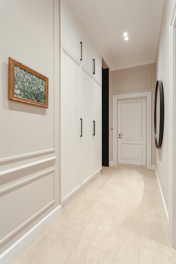 New! Luxury Apartment In The Center Of Odessa Overlooking Deribasovskaya Str. Low Price! Exterior foto