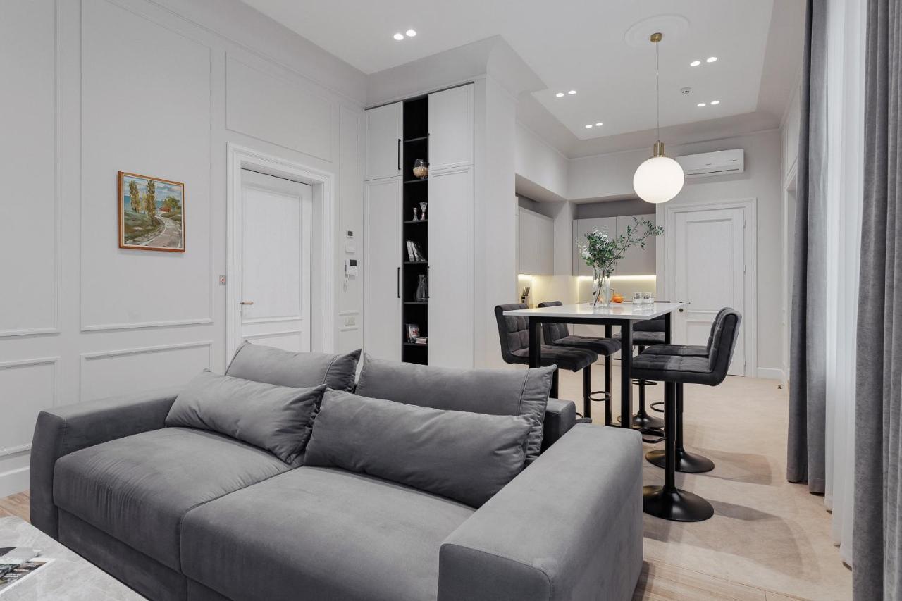 New! Luxury Apartment In The Center Of Odessa Overlooking Deribasovskaya Str. Low Price! Exterior foto