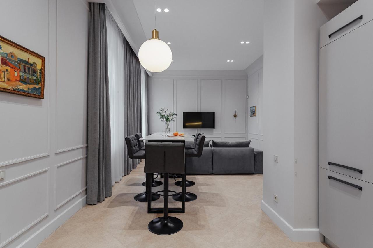 New! Luxury Apartment In The Center Of Odessa Overlooking Deribasovskaya Str. Low Price! Exterior foto