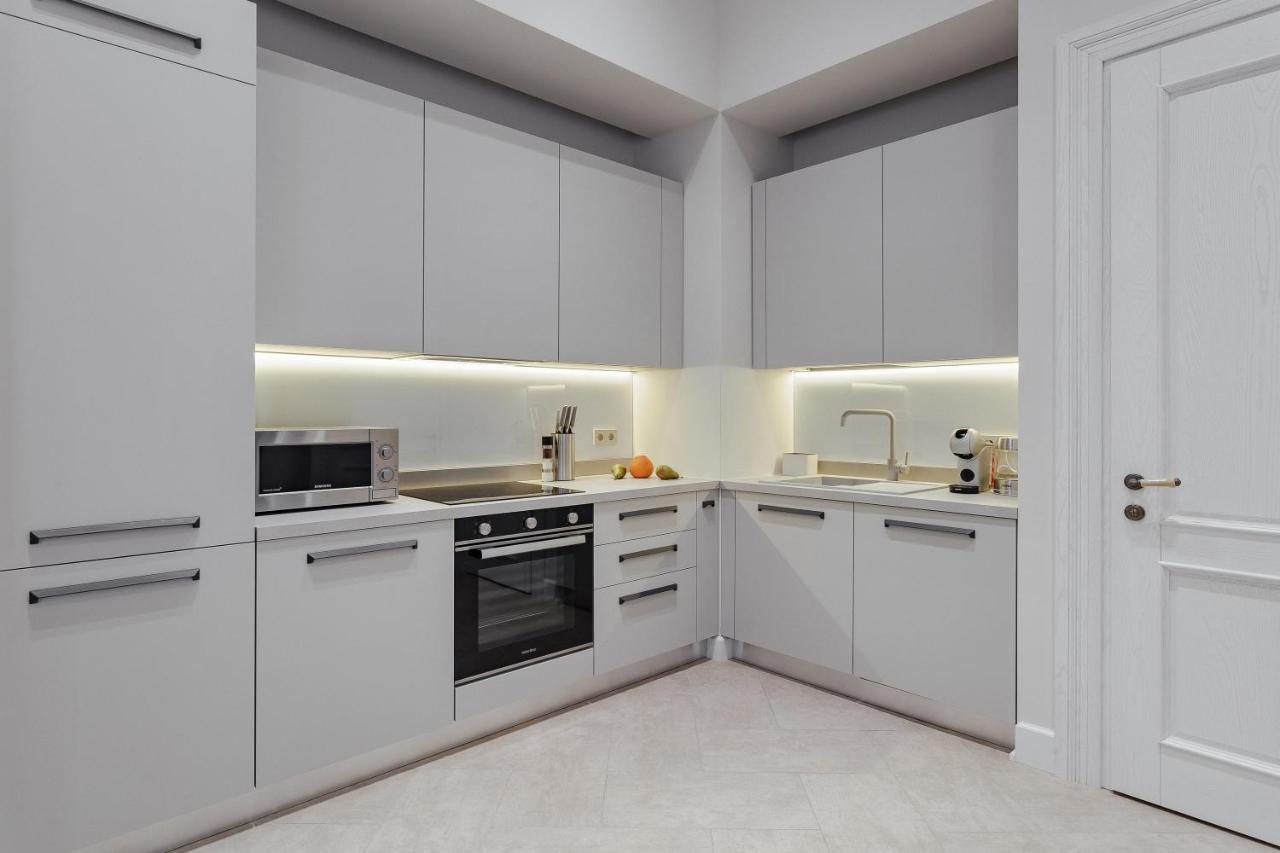 New! Luxury Apartment In The Center Of Odessa Overlooking Deribasovskaya Str. Low Price! Exterior foto
