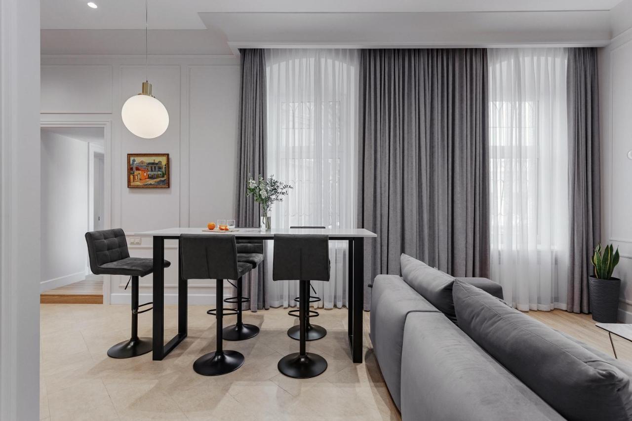 New! Luxury Apartment In The Center Of Odessa Overlooking Deribasovskaya Str. Low Price! Exterior foto